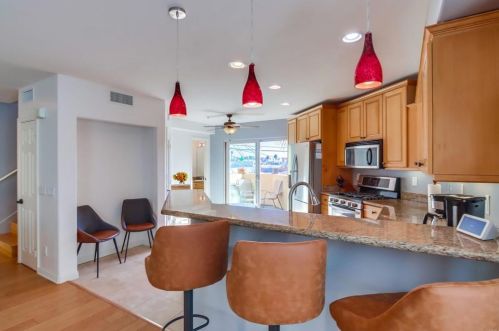 723 Diamond St, San Diego CA  92109-2447 exterior