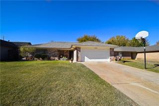 1204 Oakwood Dr, Yukon, OK 73099-4866