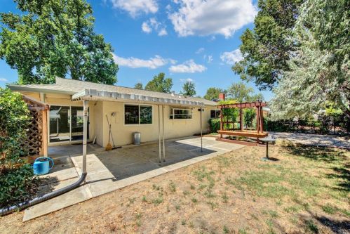 129 Rainier Cir, Vacaville CA  95687-3309 exterior