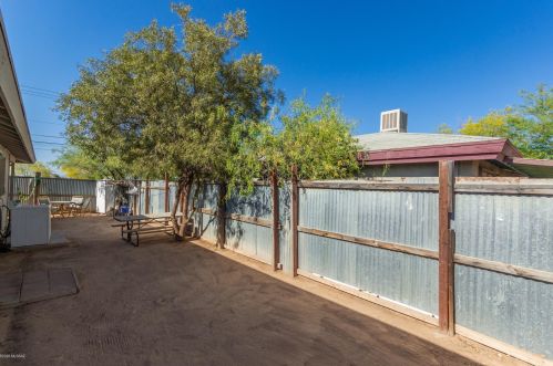 220 Valeska Rd, Tucson, AZ 85706-5456