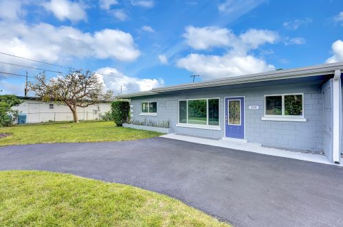 208 1st St, Boynton Beach FL  33435-3809 exterior