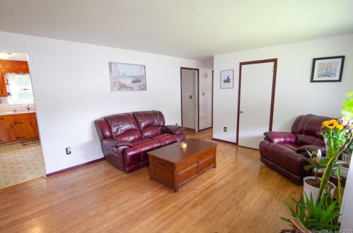 70 Cranston Dr, Groton, CT 06340-5302