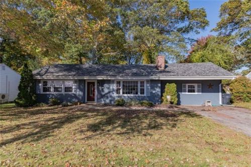 43 New Britain Dr, Warwick, RI 02889-3233