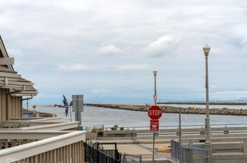 309 Regatta Way, Seal Beach CA  90740-5985 exterior