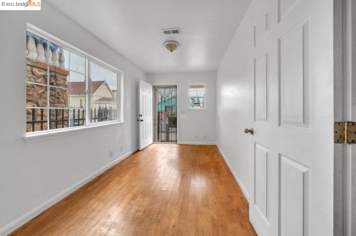 7117 Herbert Guice Way, Oakland CA  94621-3212 exterior