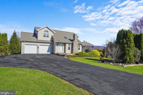 18 Linden Dr, Moselem, PA 19526-8924