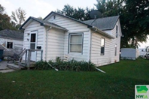 202 Locust St, Hospers, IA 51238-7723