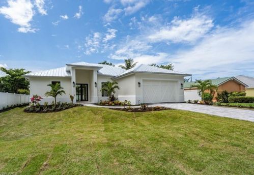 1208 Royal Palm Dr, Naples FL  34103-4823 exterior