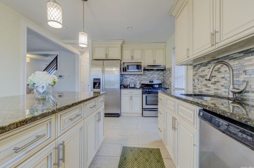 5 Monaco Ave, Floral Park NY  11003-4209 exterior