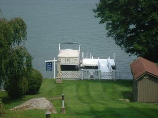 19 Lake Terrace Dr, Danbury, CT 06811-3288