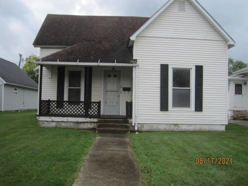 619 Clinton Ave, Washington Ch, OH 43160-1204