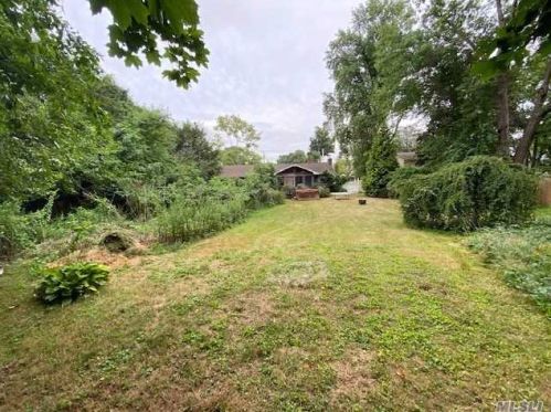 173 Cedar Rd, Elwood NY  11731-4636 exterior