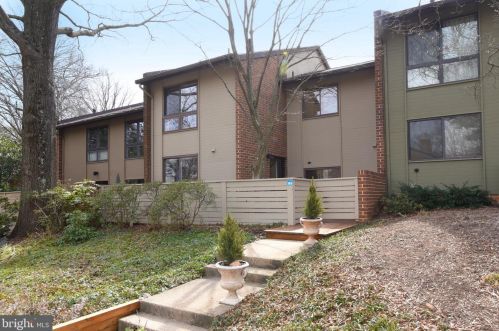 11749 Indian Ridge Rd, Herndon, VA 20191-3529