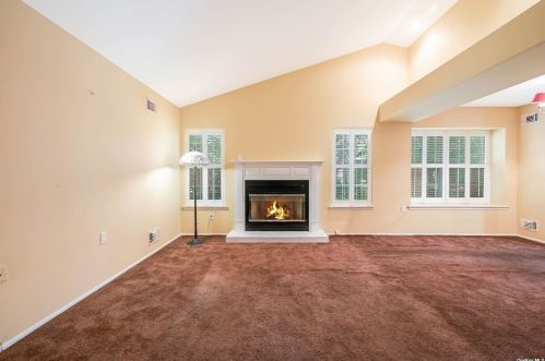 10 Brookville Ct, Panamoka, NY 11961-1638