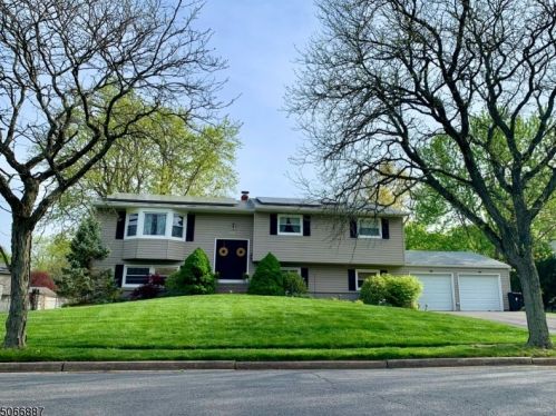 66 Wellington Rd, East Brunswick, NJ 08816-1723