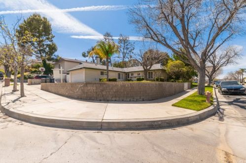 26449 Ridge Vale Dr, Santa Clarita, CA 91321-2221