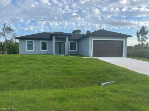 1401 13th St, Lehigh Acres, FL 33972-2229