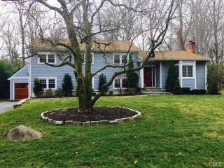 76 Nutmeg Ln, Stamford, CT 06905-2429