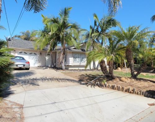 1110 Woodrail Dr, Vista CA  92083-3049 exterior