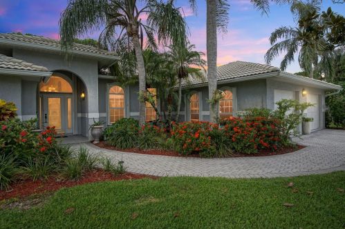 1174 Mirror Lake Cv, Fort Pierce, FL 34986-2006