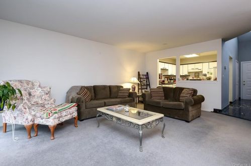 5 Hudson Watch Dr, Crotonville NY  10562-2439 exterior