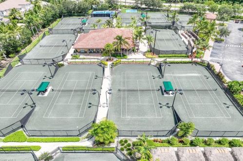 6673 Alden Woods Cir, Naples FL  34113-3423 exterior
