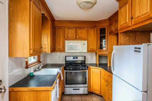 81 Forest Lawn Ave, Stamford, CT 06905-4424