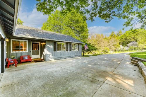 10068 Skyline Dr, Grass Valley, CA 95945-8519