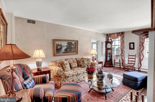 6411 Devonshire Hts Rd, Harrisburg PA 17111-4818 exterior