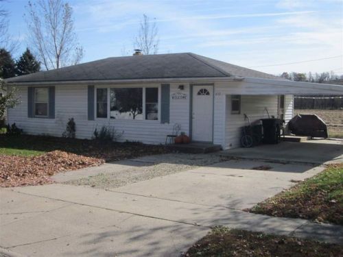 611 Franklin St, Elgin, IA 52141-9323