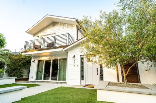 328 Granada Ave, Long Beach, CA 90814-3119