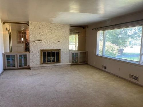 4296 Seneca Rd, Hermitage PA  16150-9631 exterior