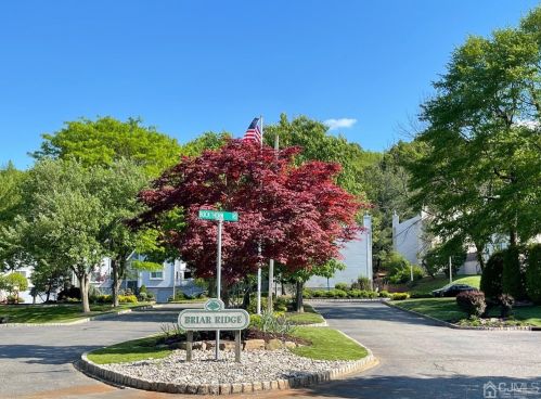 14 Bayberry Ct, East Brunswick, NJ 08816-2733