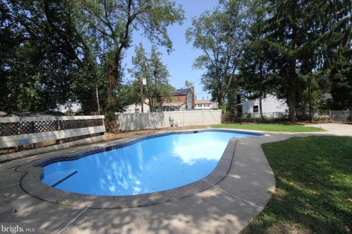 42 Temple Ln, Willingboro NJ  08046-3706 exterior