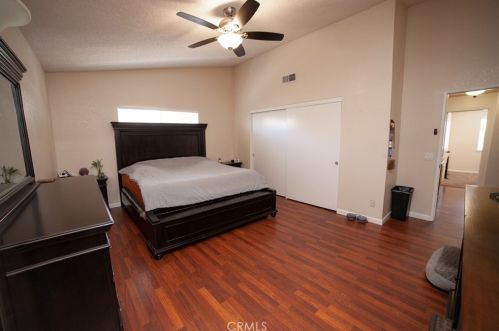 2869 La Vida Dr, Lancaster CA  93535-5873 exterior