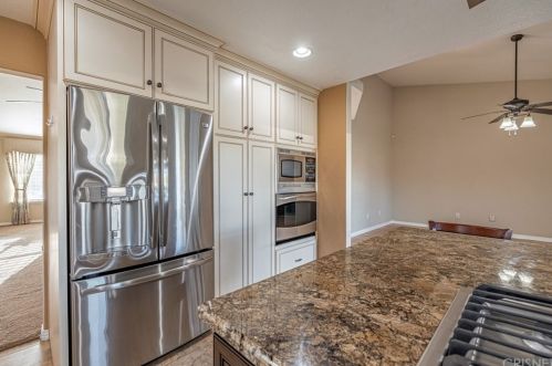 42522 15 St, Lancaster CA 93534-6212 exterior