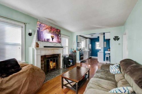 16 Floral Ave, Bethpage, NY 11714-1313