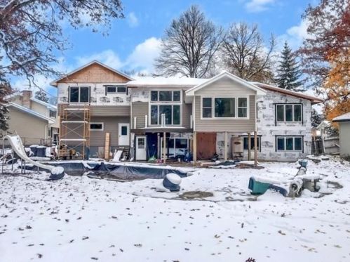 1485 Windemere Cir, Minneapolis, MN 55421-1369