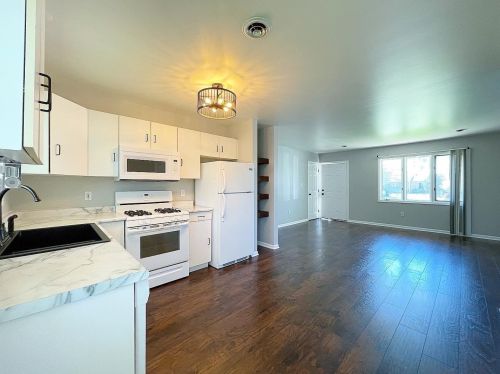 136 Meadows Cir, Crown Point IN  46307-8648 exterior