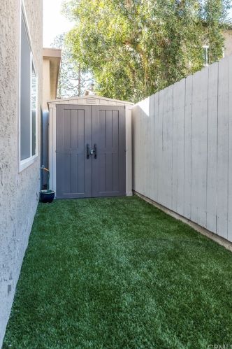 1155 11th St, Manhattan Beach CA  90266-6057 exterior