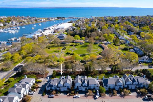 174 Queen St, Falmouth MA  02540-3218 exterior