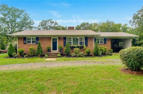 3951 Old Courthouse Rd, Sophia, NC 27350-8865