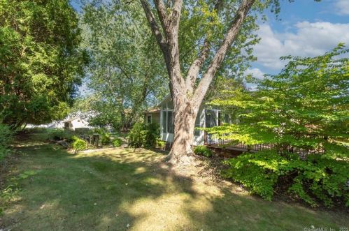 6 Riched Ln, Uncasville, CT 06382-1907