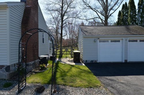 1805 Line St, Lansdale PA 19446-1632 exterior