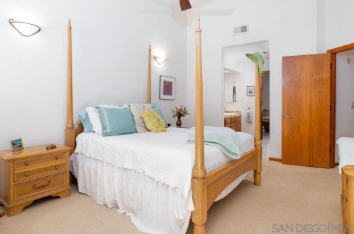 1159 Pacific Beach Dr, San Diego CA  92109-5149 exterior