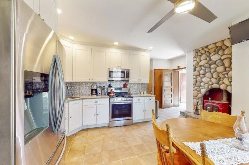 611 Barron Ave, Woodbridge, NJ 07095-3005