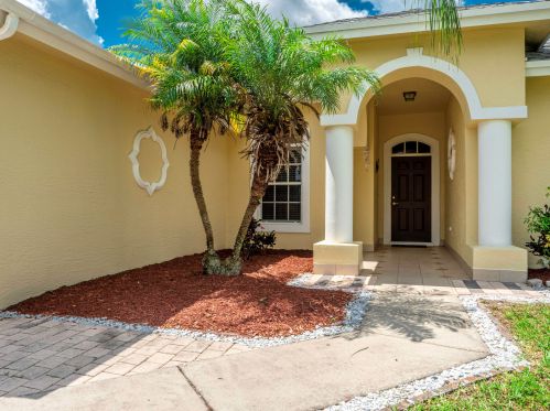 526 Laconic Ave, Fort Pierce, FL 34953-3037