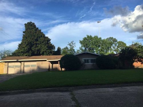 1320 Longfellow Dr, Beaumont, TX 77706-3716