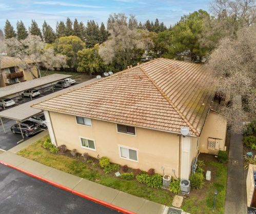 542 Arcadia Dr, Vacaville CA  95687-3354 exterior