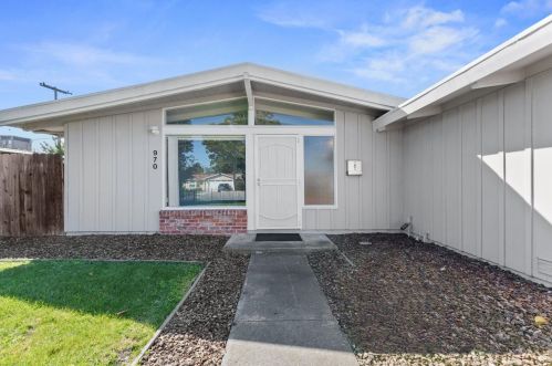 970 Lakewood Dr, Sunnyvale, CA 94089-2043